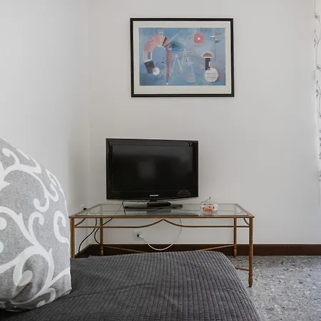 The Black Swan Apartment